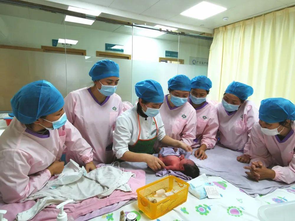 新源县妇婴监护型护送